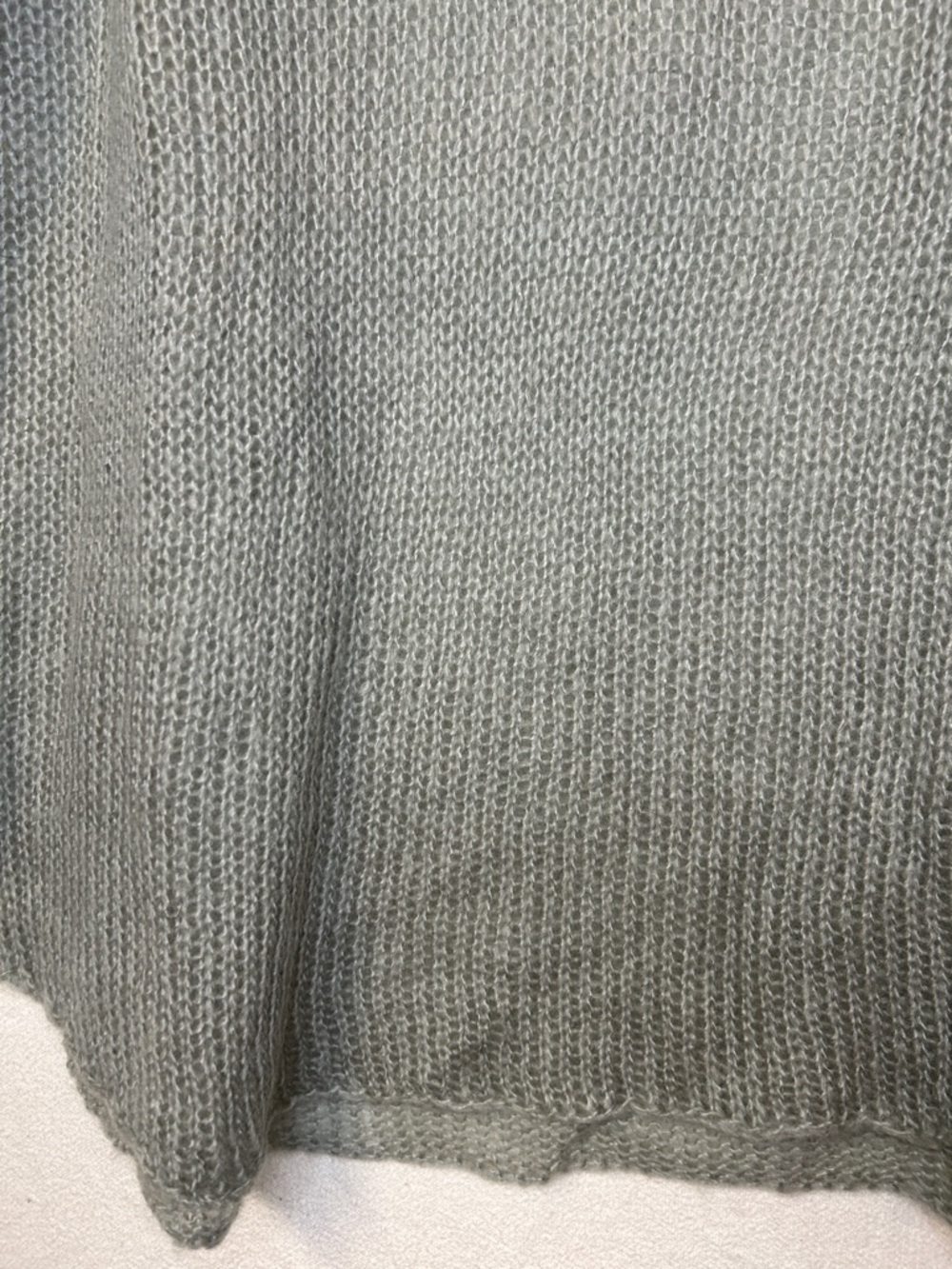 Wooden Ships Women’s Light Gray V-Neck Sweater Size M Mohair/Wool Blend - Picture 6 of 11